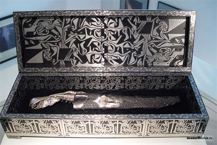 Сталь в древности. Древний клинок Дамаск сталь. Дамасская Булатная сталь сабля. Исламский художественный металл.